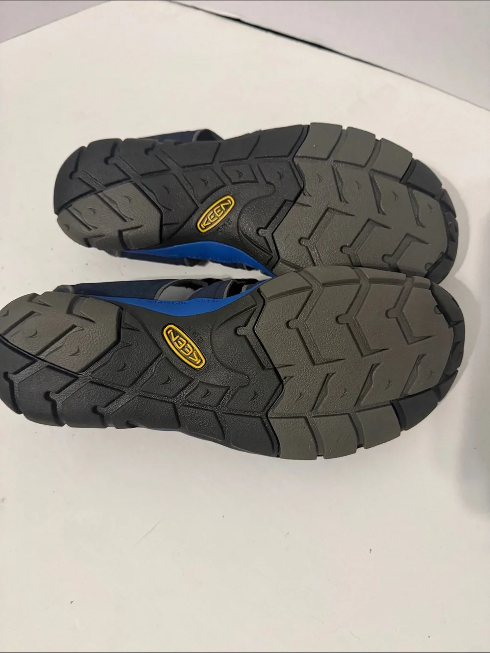 KEEN Men's Cascade CNX Waterproof Outdoor Hiking Sandals Size Mens 7 39.5 NWOT